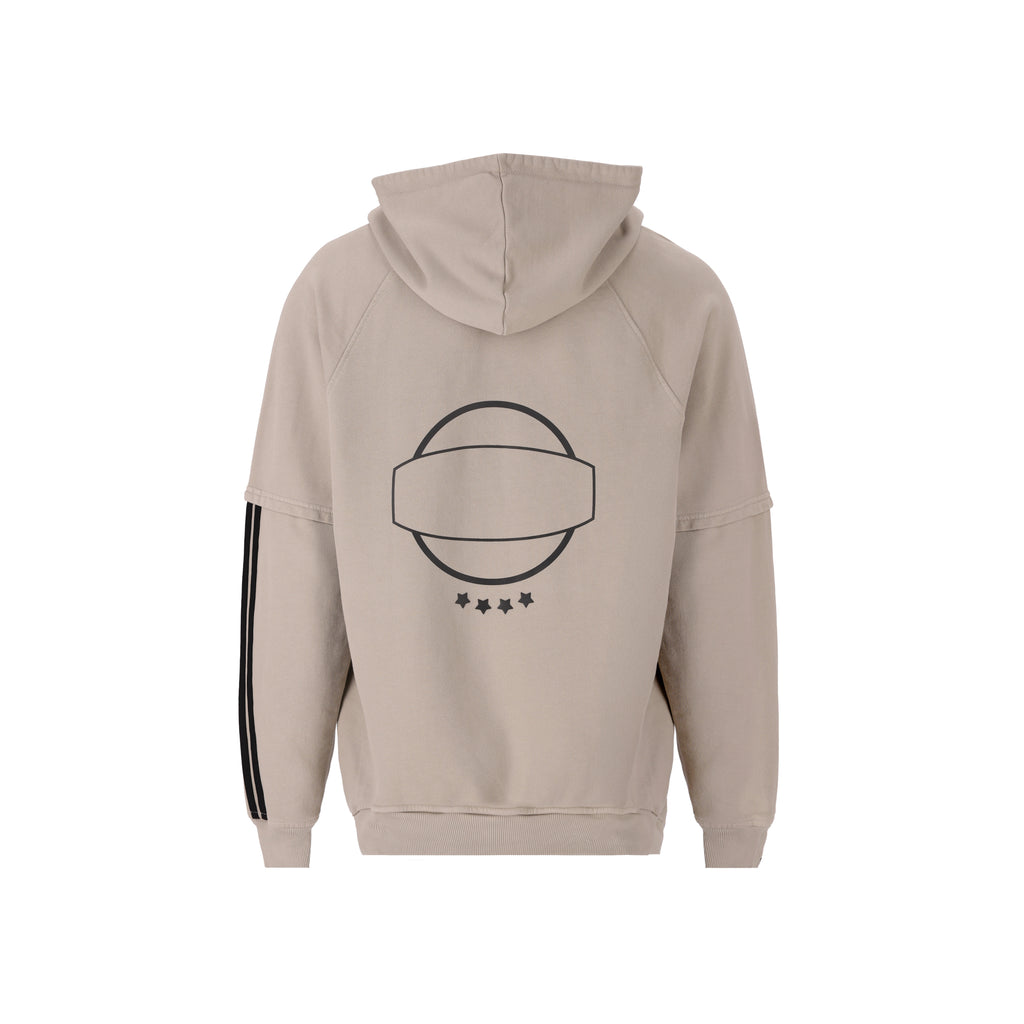 Este hoodie ha sido creado bajo una obsesión por los detalles y la durabilidad. Confeccionado en un algodón de alto gramaje (400 gramos), garantiza una estructura imponente, una horma oversize superior y una sensación térmica de alta densidad, ideal para quienes buscan una prenda con carácter y peso real.