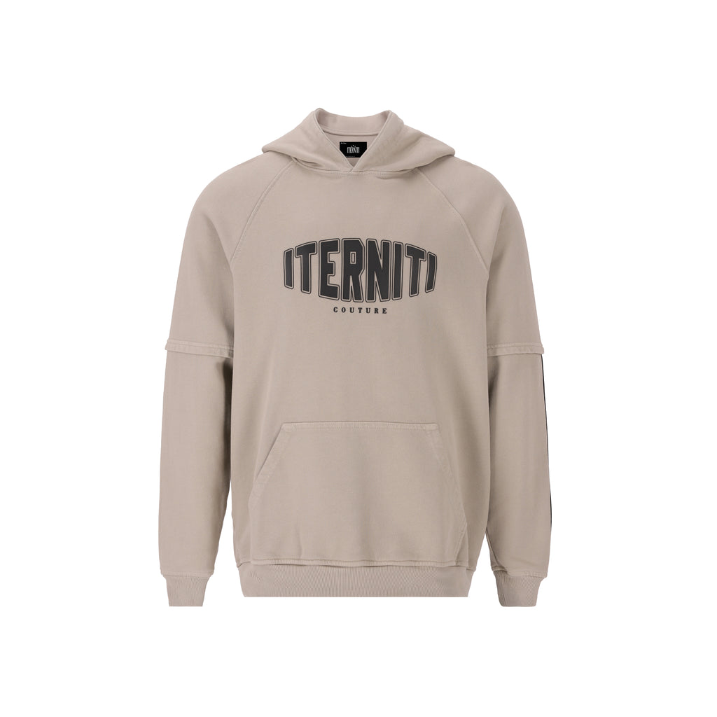 Este hoodie ha sido creado bajo una obsesión por los detalles y la durabilidad. Confeccionado en un algodón de alto gramaje (400 gramos), garantiza una estructura imponente, una horma oversize superior y una sensación térmica de alta densidad, ideal para quienes buscan una prenda con carácter y peso real.