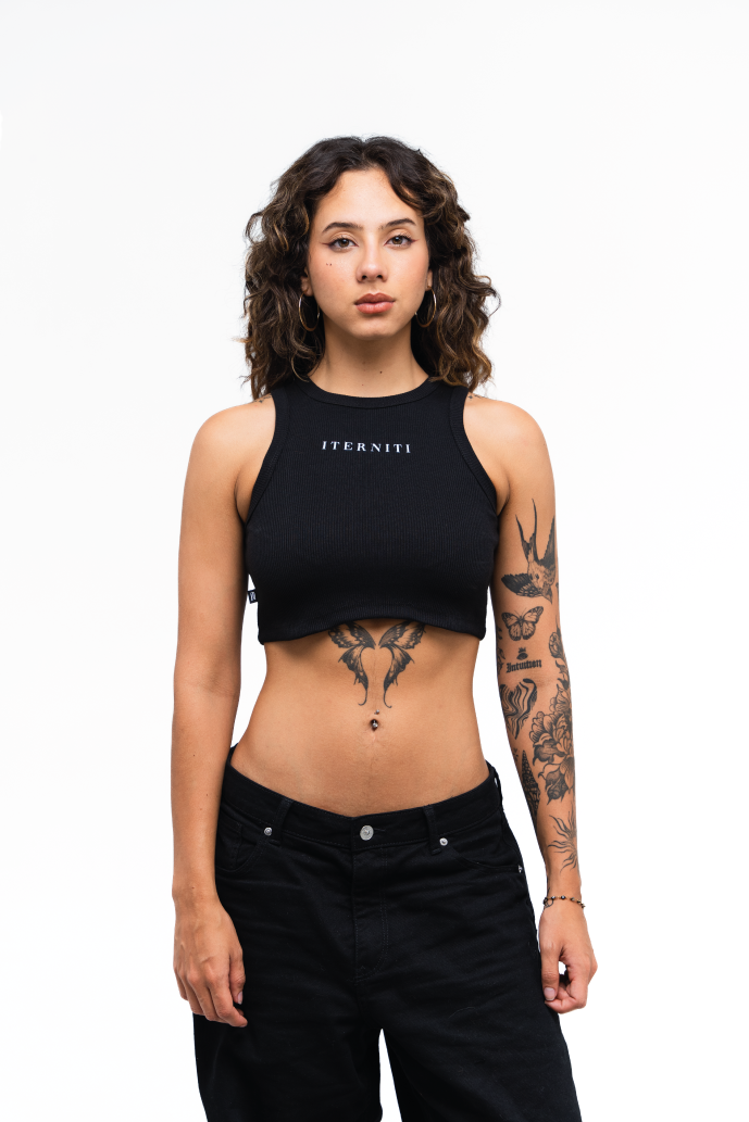 Croptop basico negro mujer ajustable para un look streetwear 