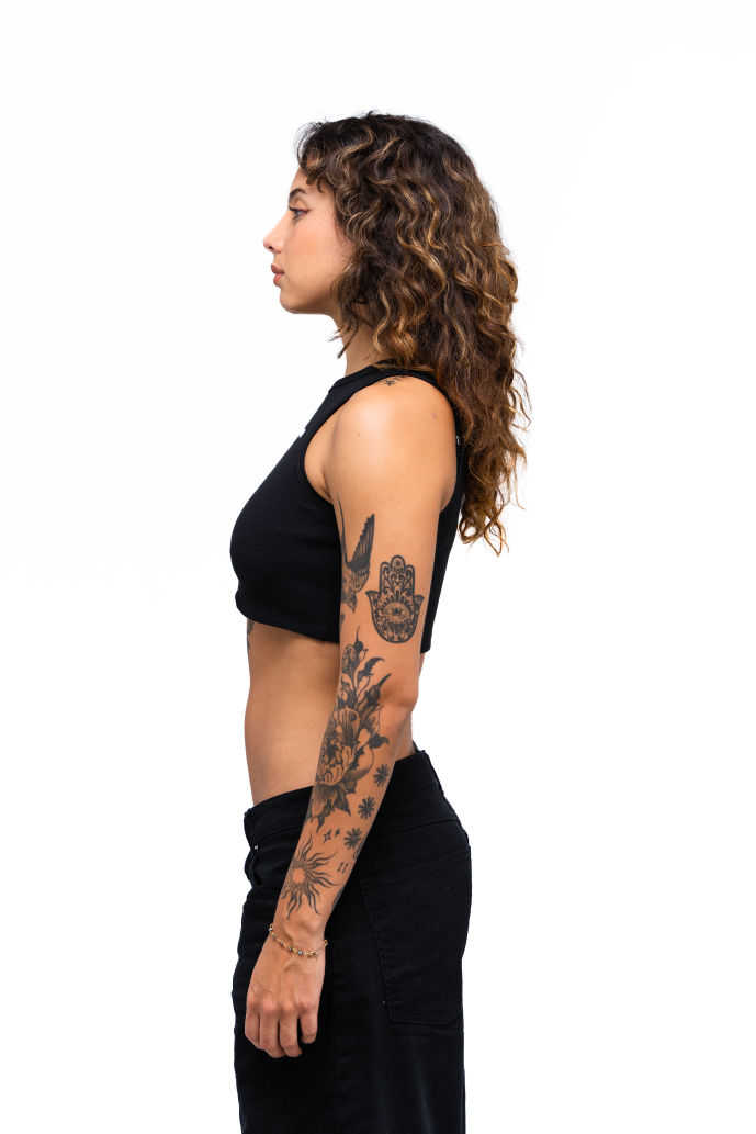 Croptop basico negro mujer ajustable para un look streetwear 