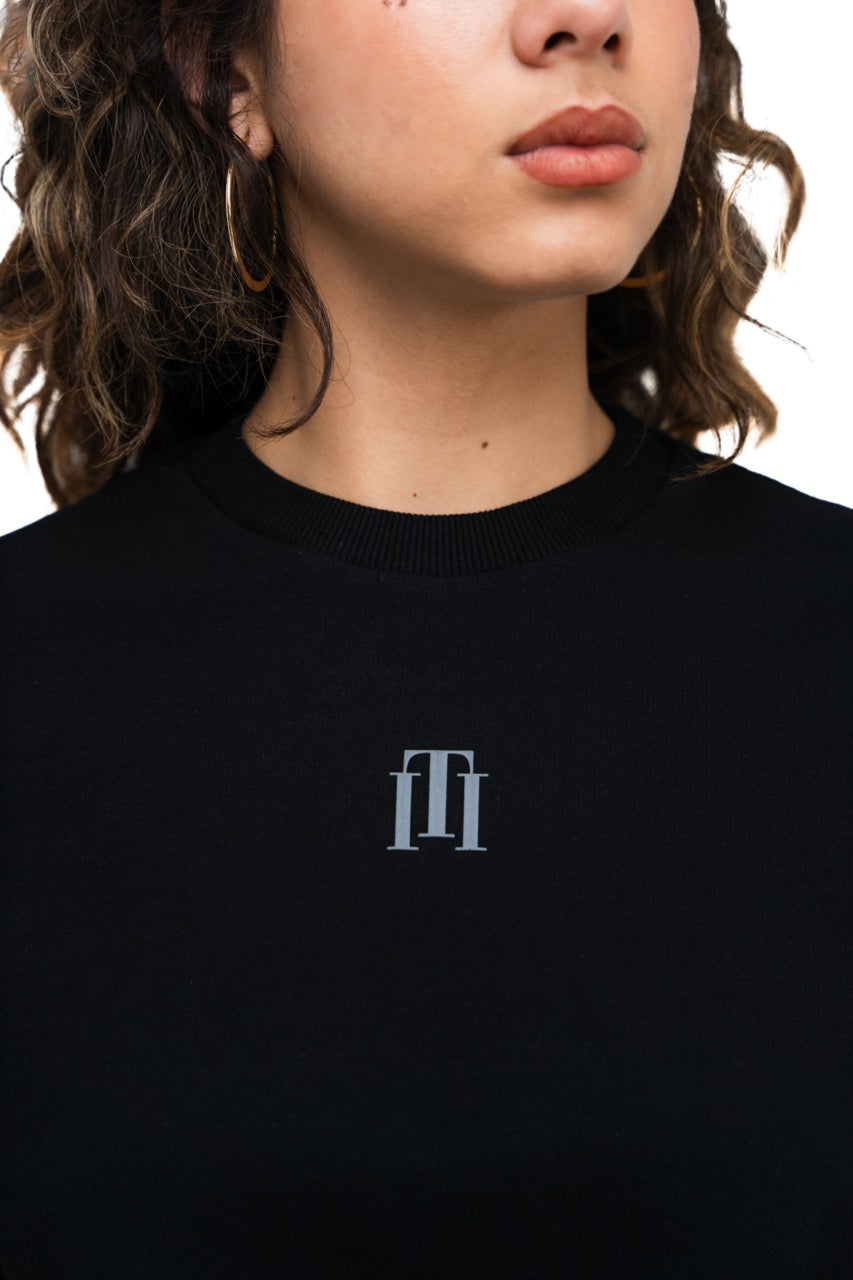Croptop oversize negro mujer para un look streetwear 