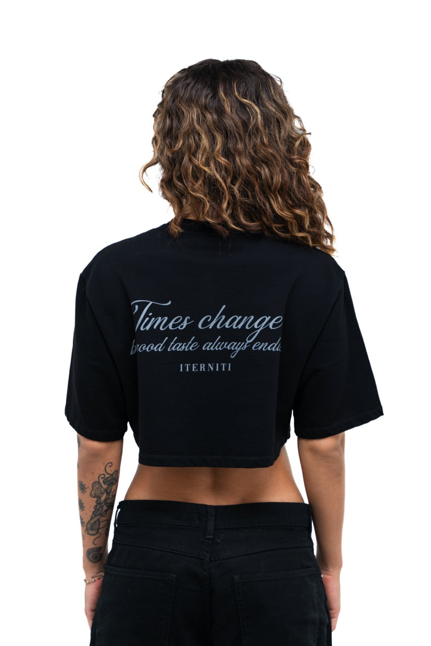 Croptop oversize negro mujer para un look streetwear 