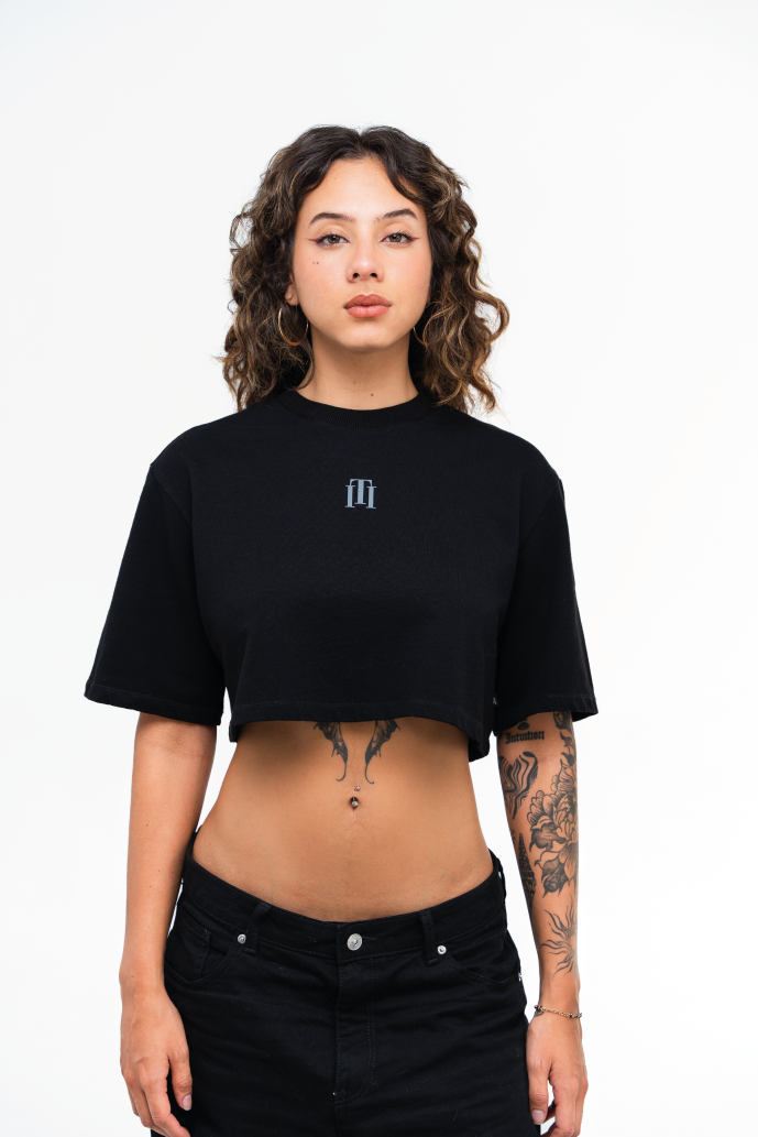 Croptop oversize negro mujer para un look streetwear 